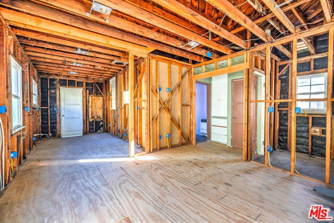 Edgeware photo 3