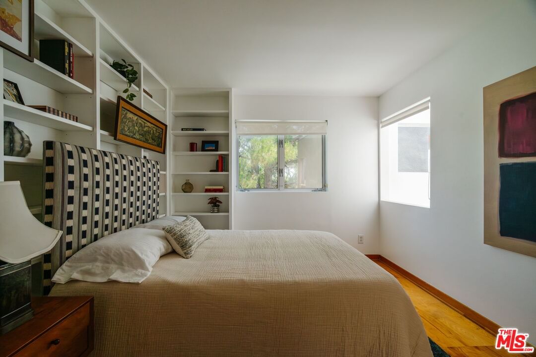 Hollyridge photo 15