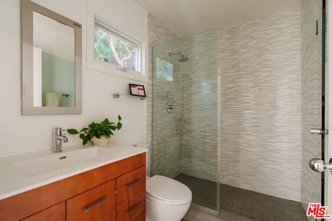 Hollyridge photo 17