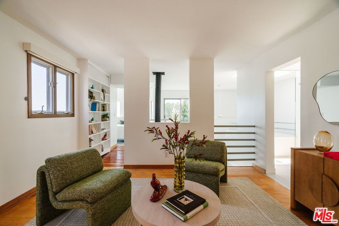 Hollyridge photo 19