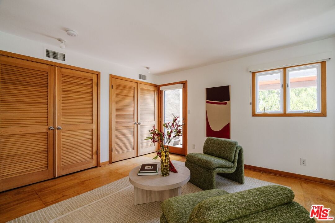 Hollyridge photo 21
