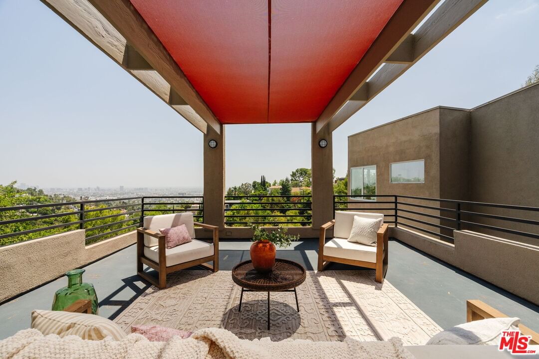 Hollyridge photo 31
