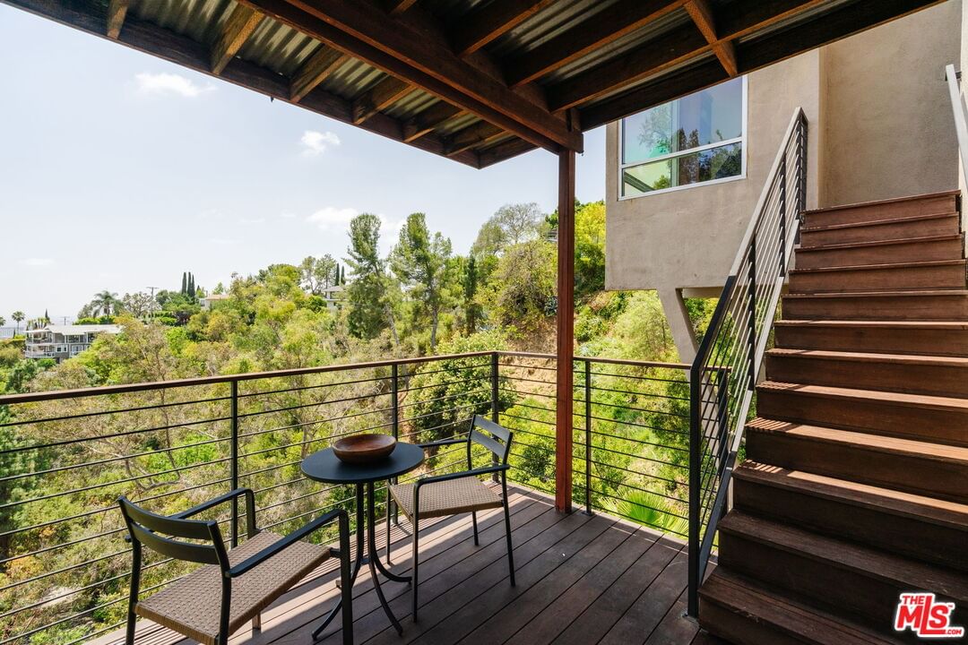 Hollyridge photo 35