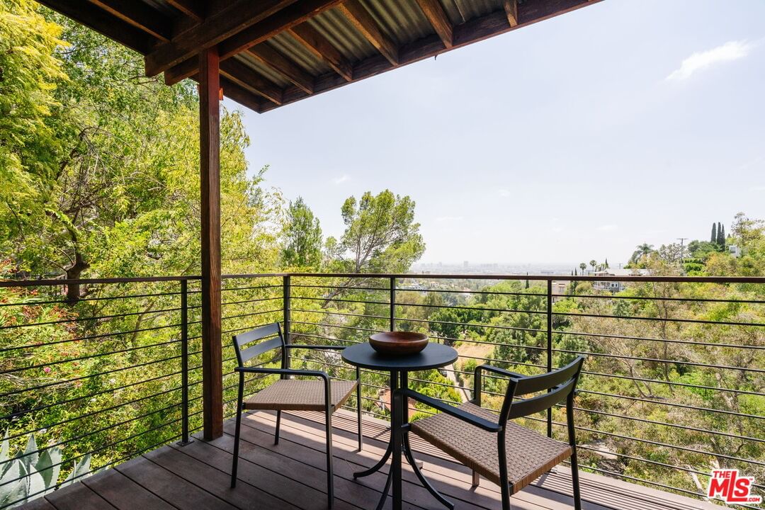 Hollyridge photo 36