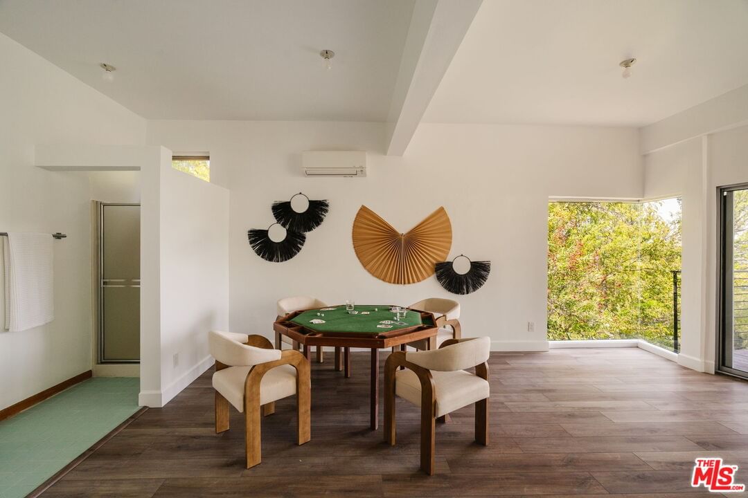 Hollyridge photo 39