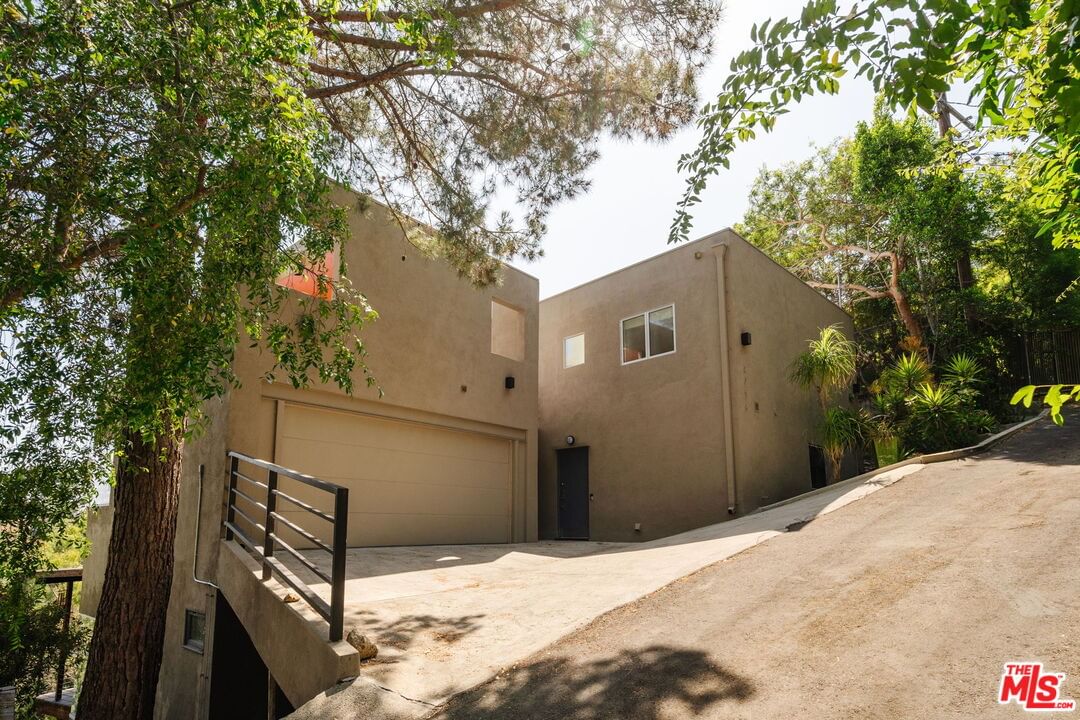 Hollyridge photo 42