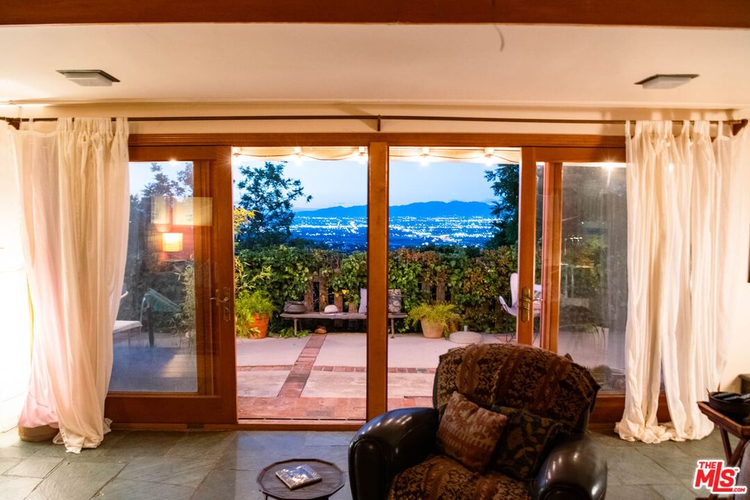 Mulholland photo 39