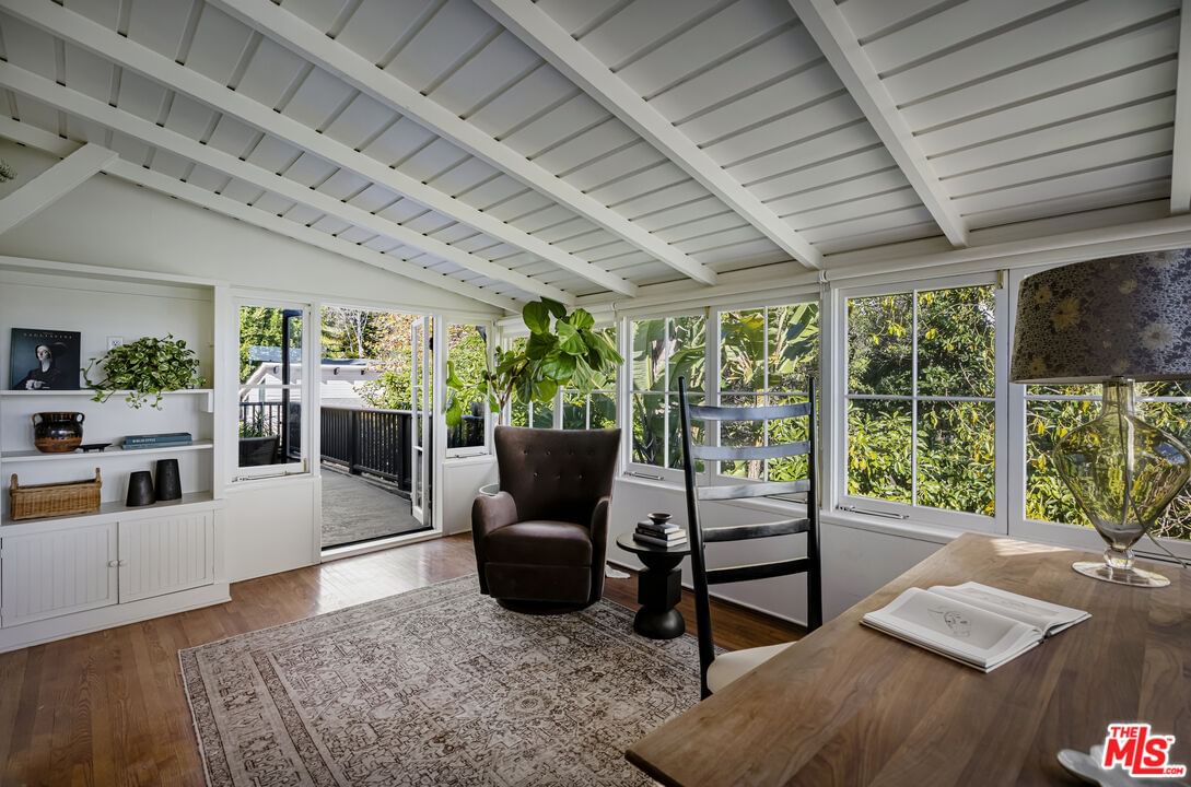 La Brea photo 27