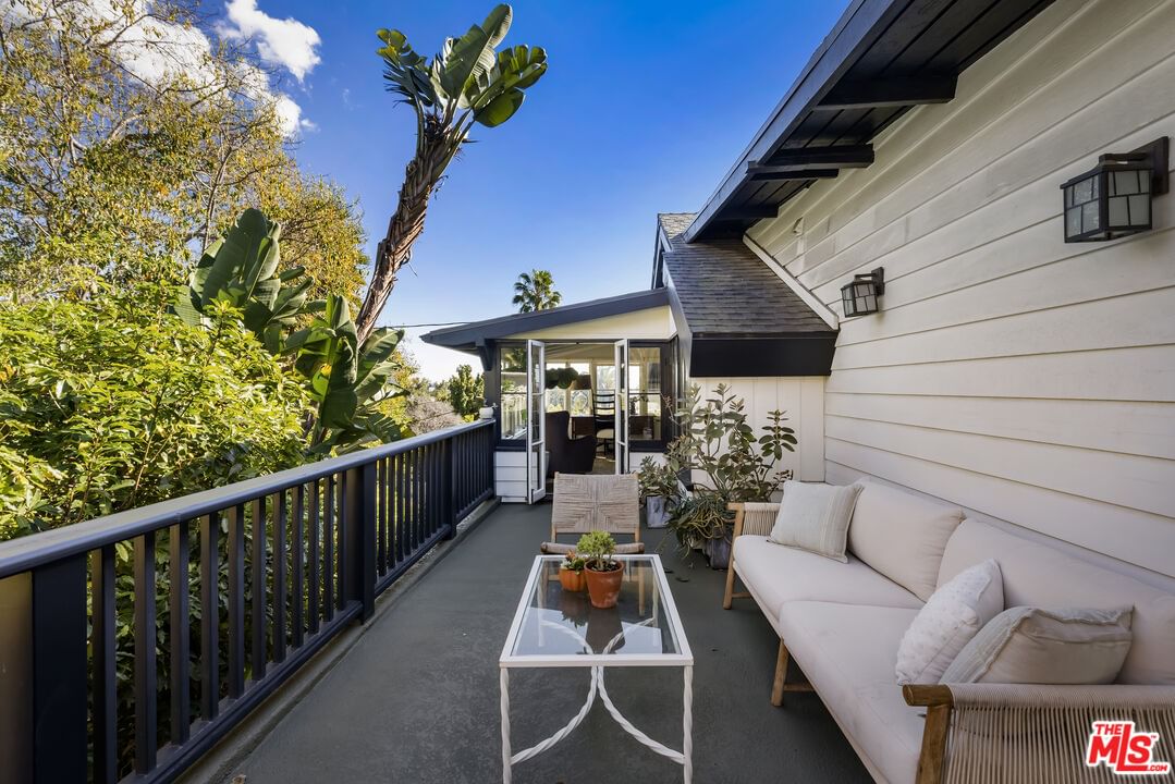 La Brea photo 28