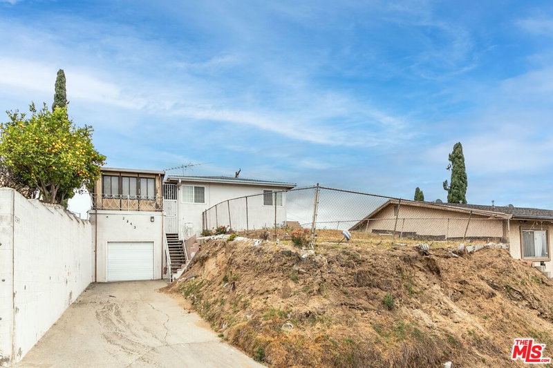 2343 Bullard Ave