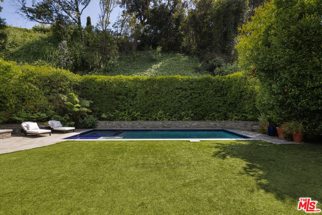 Mandeville Canyon photo 42