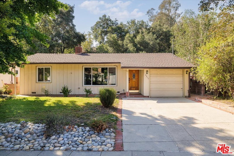 2211 Chevy Chase Dr