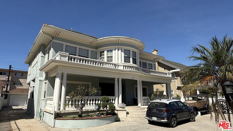 451 Serrano Ave