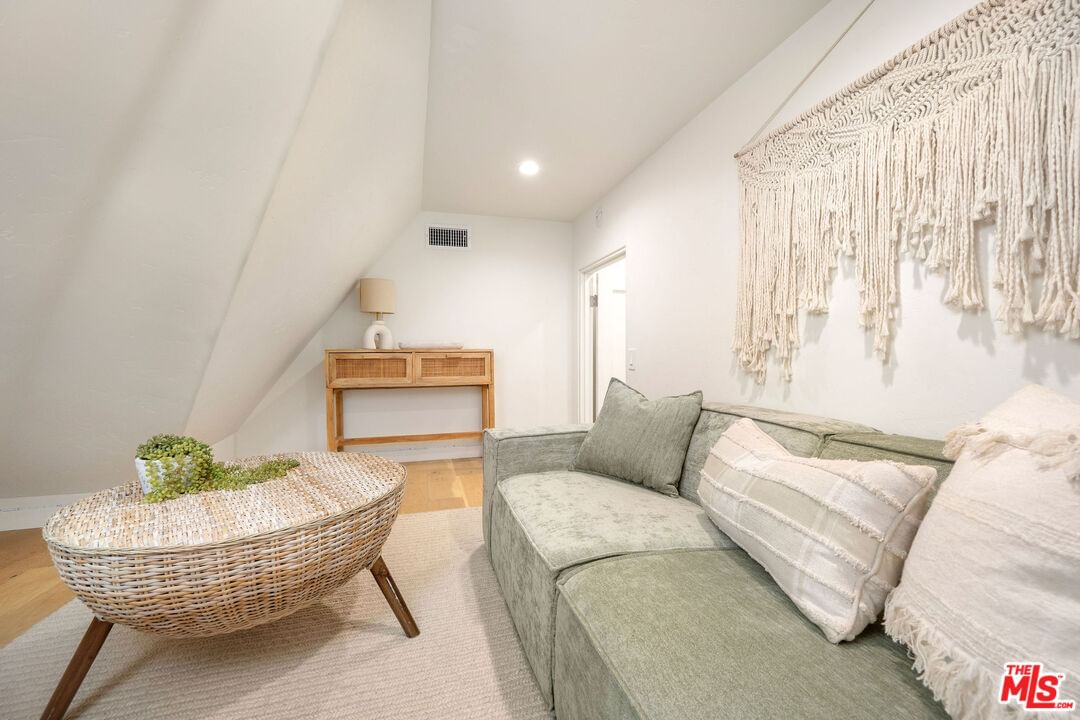 Crescent Heights photo 24