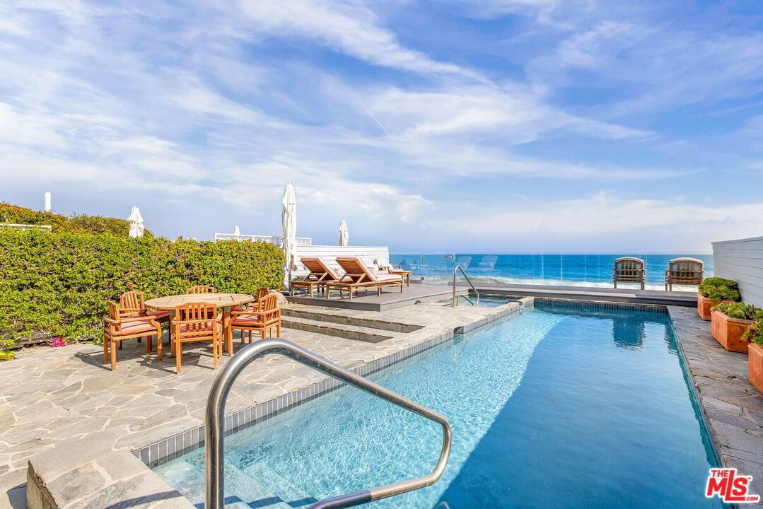 Malibu photo 21
