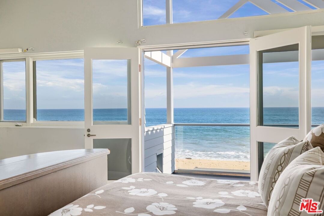 Malibu photo 26