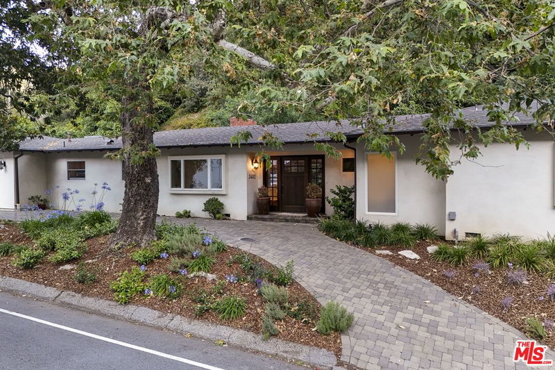 3452 Mandeville Canyon Rd