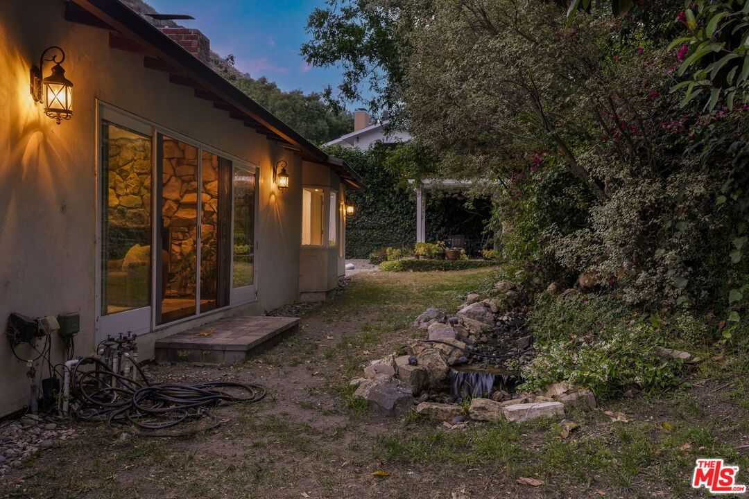 Mandeville Canyon photo 34