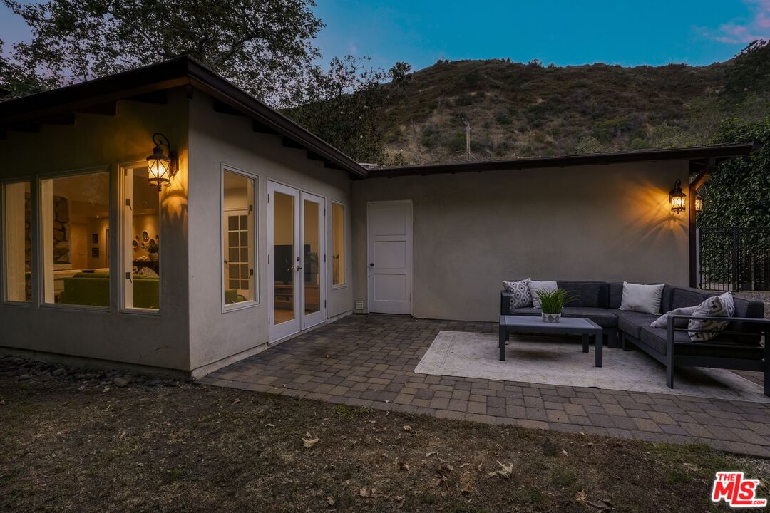 Mandeville Canyon photo 37