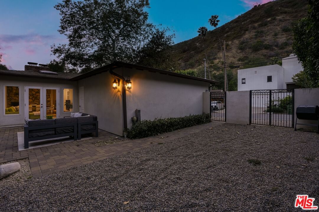 Mandeville Canyon photo 38