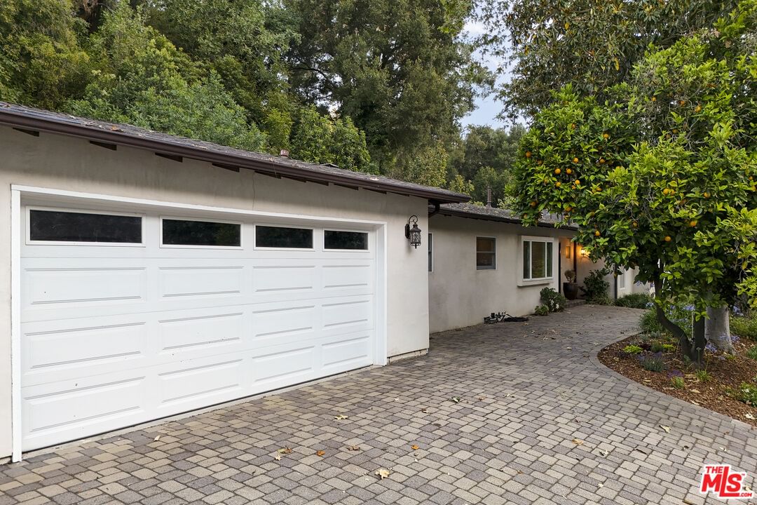 Mandeville Canyon photo 45