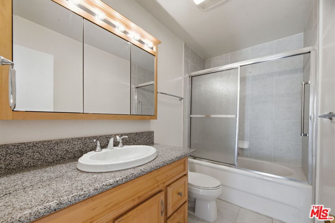 Van Ness photo 17