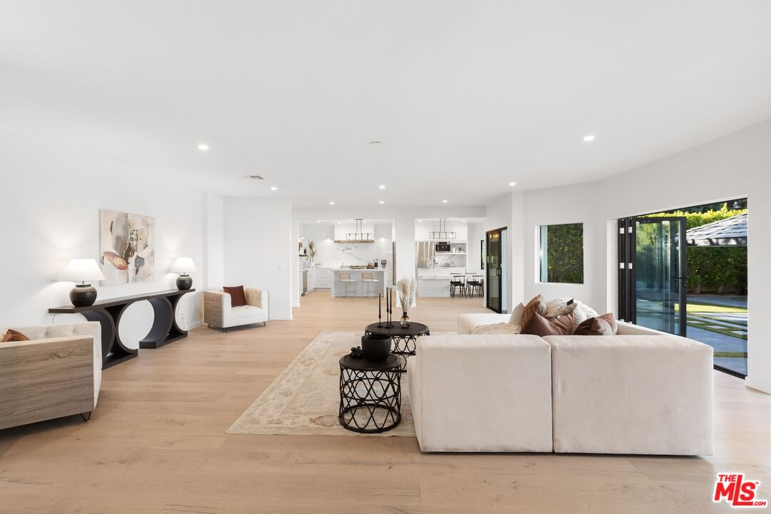 Tarzana Estates photo 14