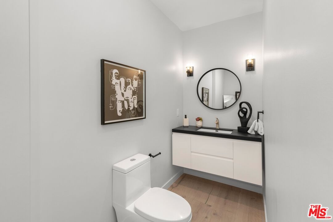 Tarzana Estates photo 17