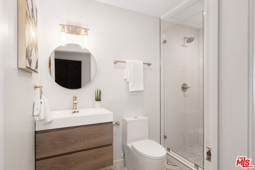 Tarzana Estates photo 19