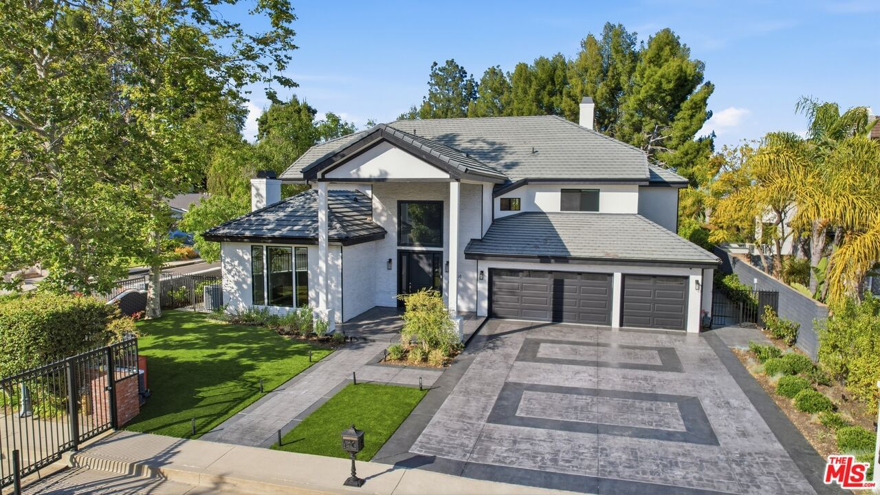Tarzana Estates photo 2