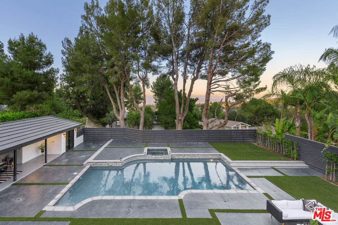 Tarzana Estates photo 22