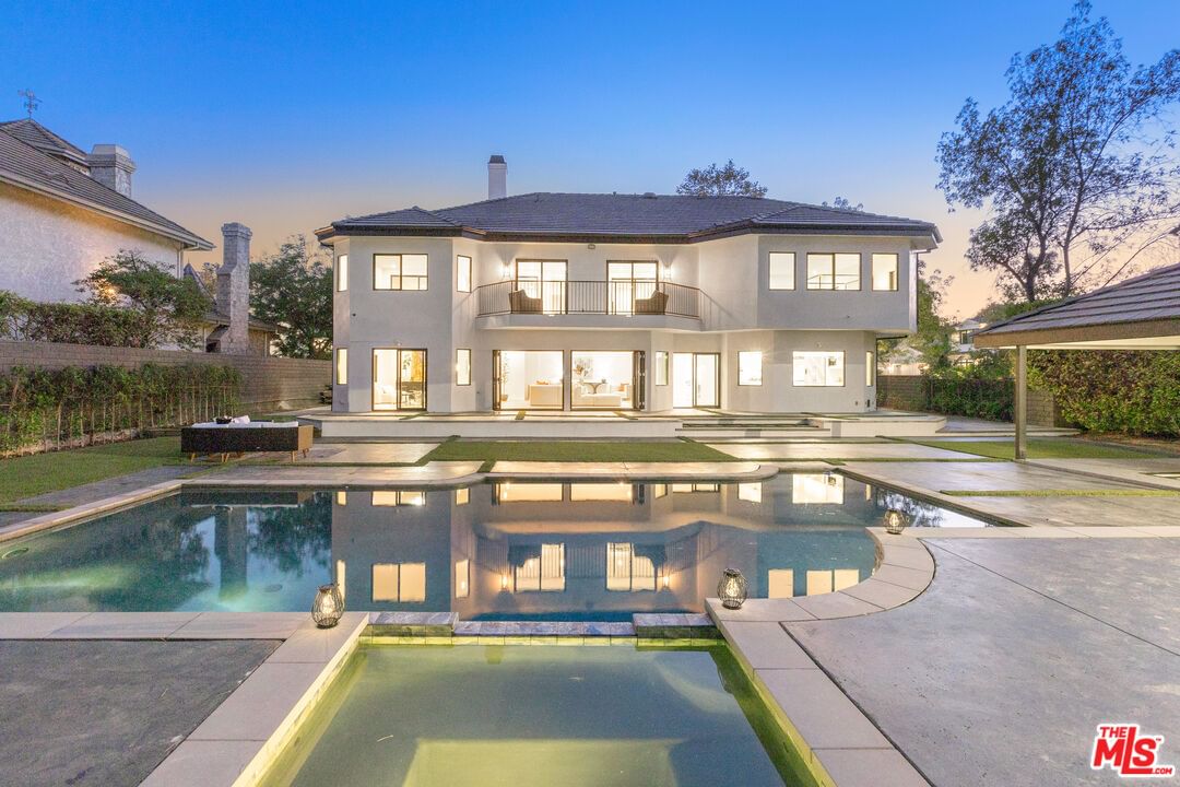 Tarzana Estates photo 33