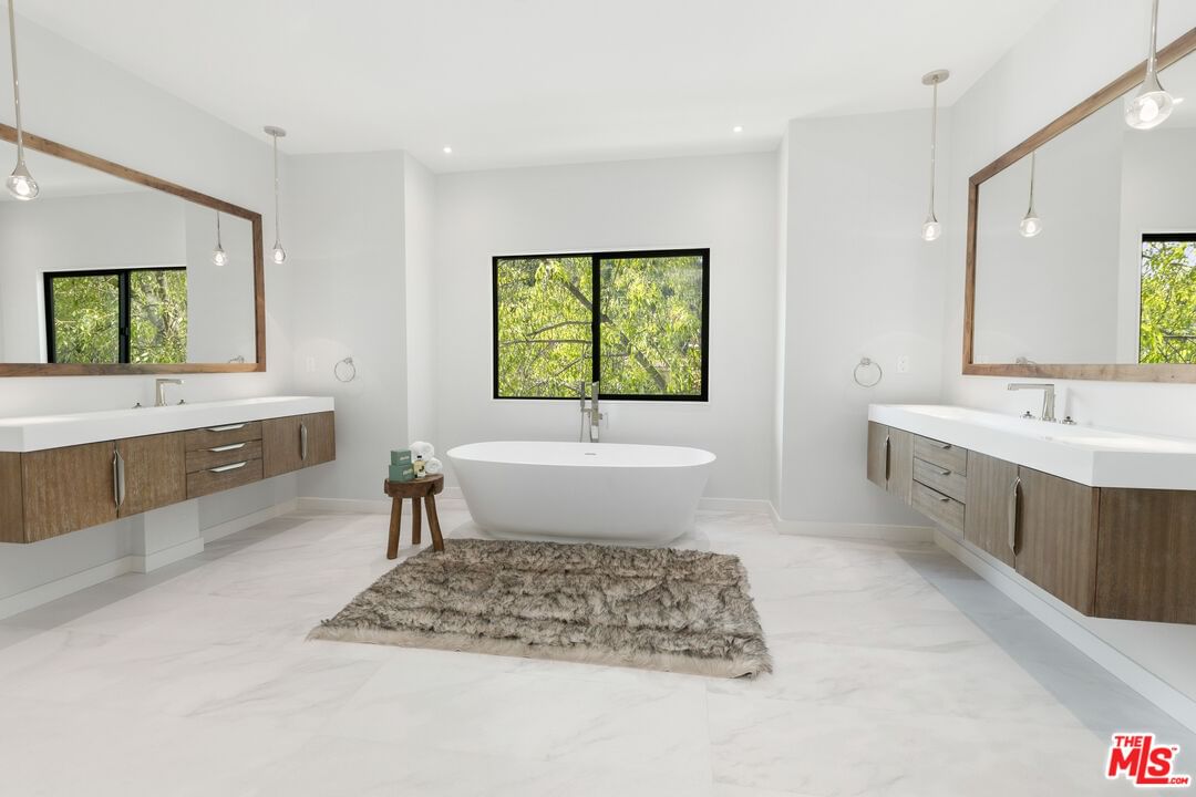 Tarzana Estates photo 38