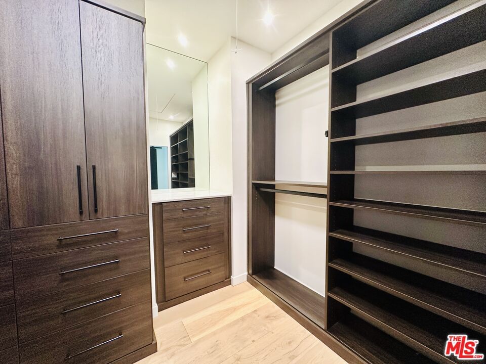 Tarzana Estates photo 43