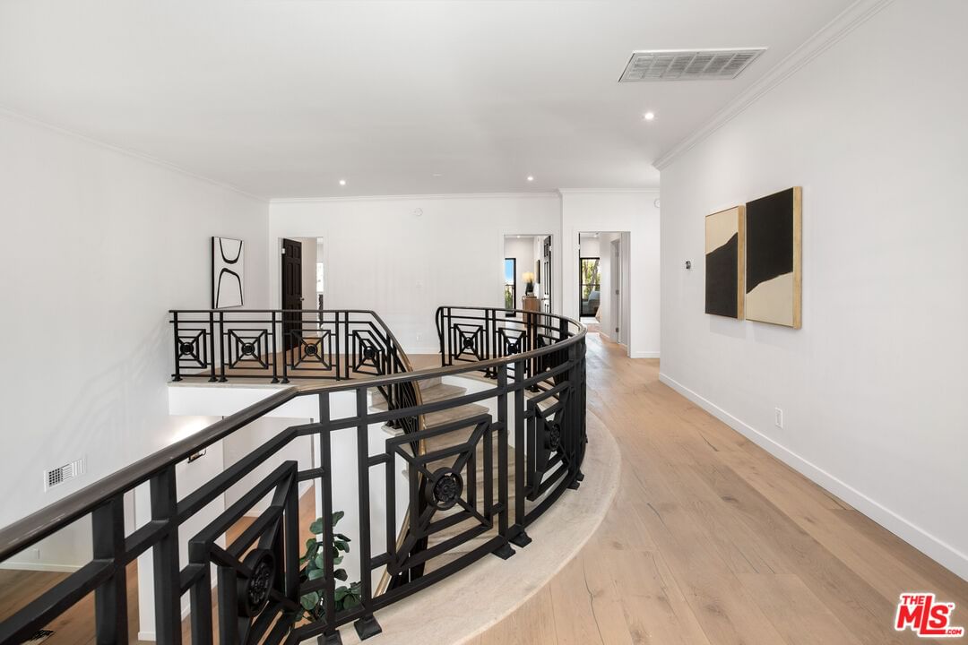Tarzana Estates photo 46