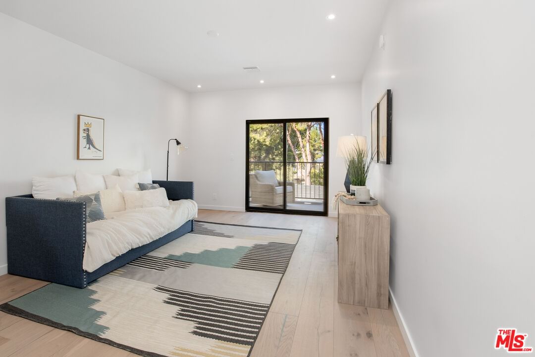 Tarzana Estates photo 47