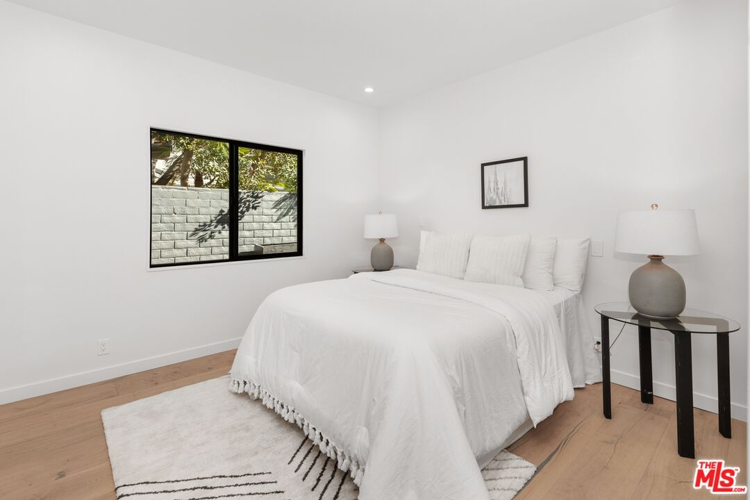 Tarzana Estates photo 56