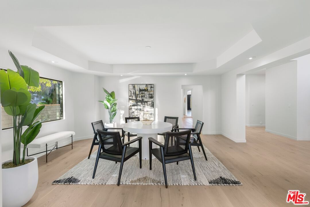 Tarzana Estates photo 6