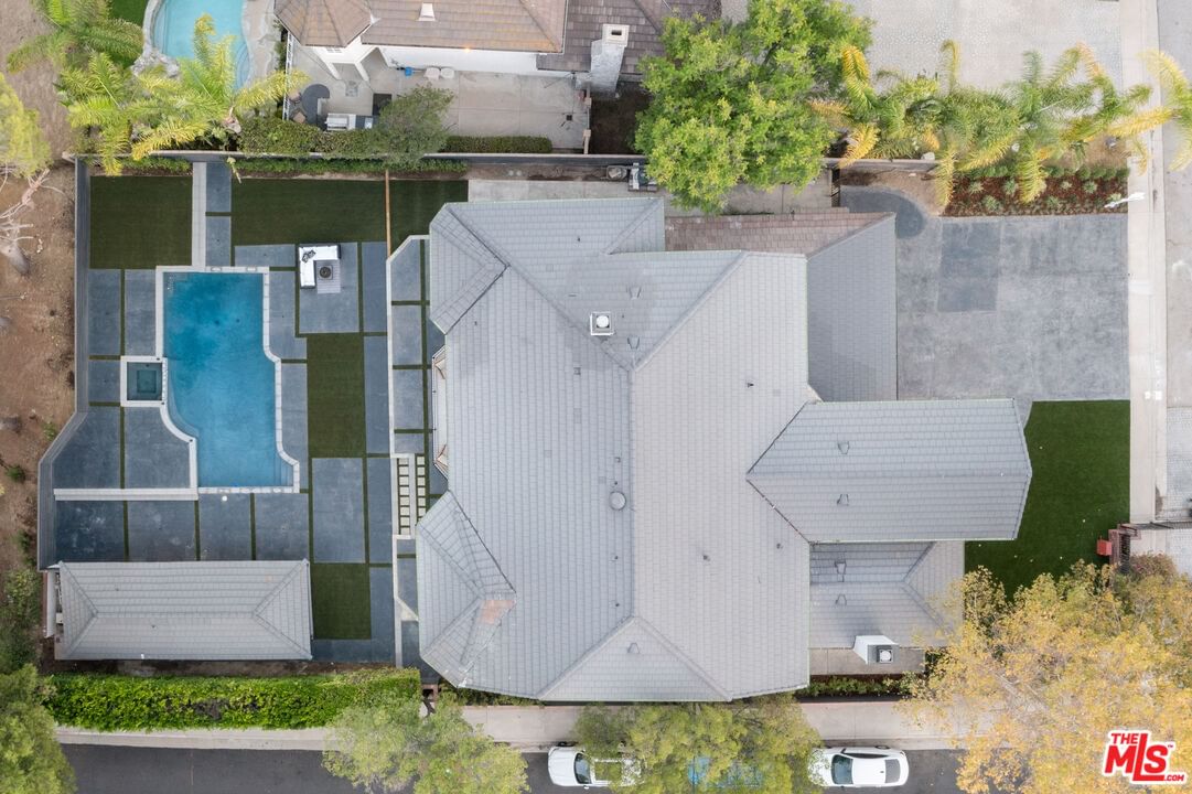 Tarzana Estates photo 60