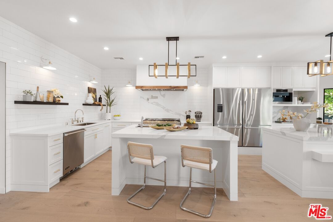 Tarzana Estates photo 9