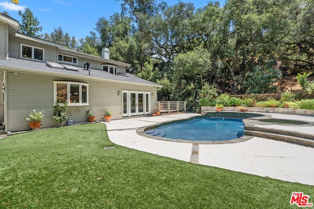Mulholland photo 42