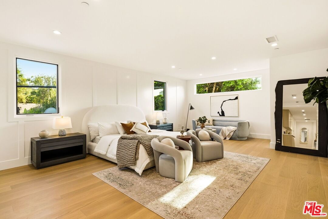Noble photo 19