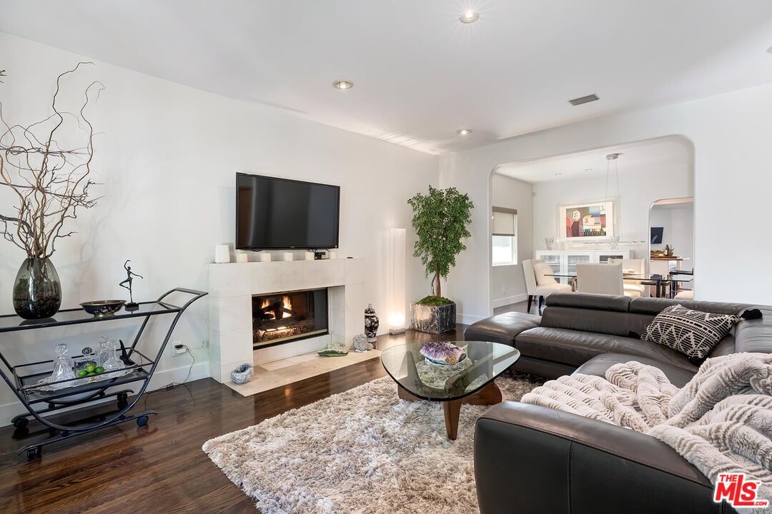 453 Alfred St