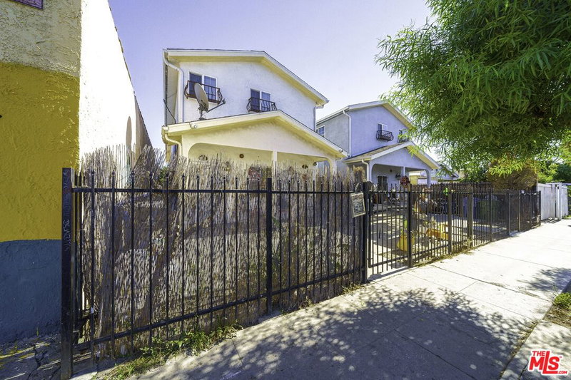 10952 Wilmington Ave