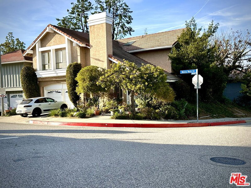 10260 Mossy Rock Cir