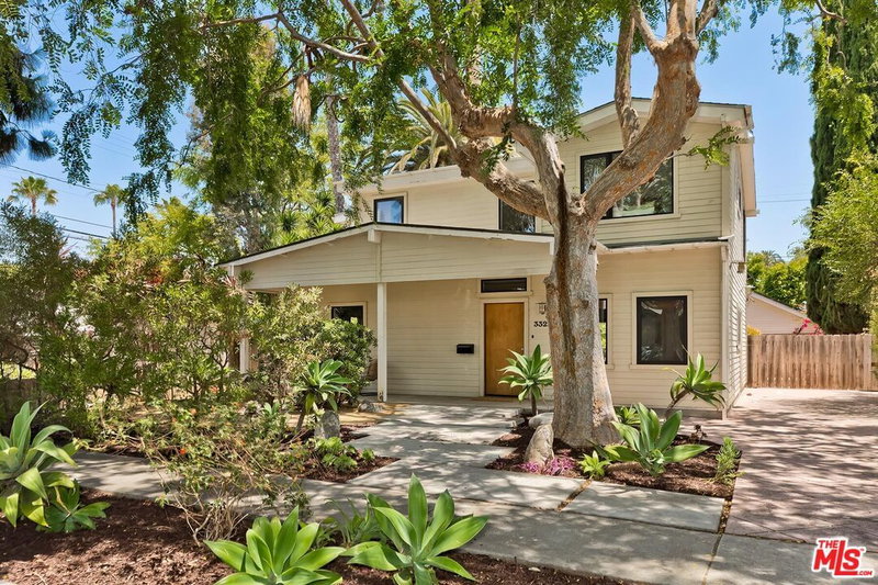 3322 Caroline Ave