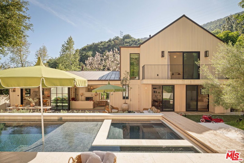 3640 Mandeville Canyon Rd