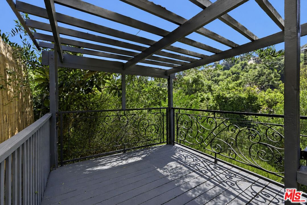 Benedict Canyon photo 18