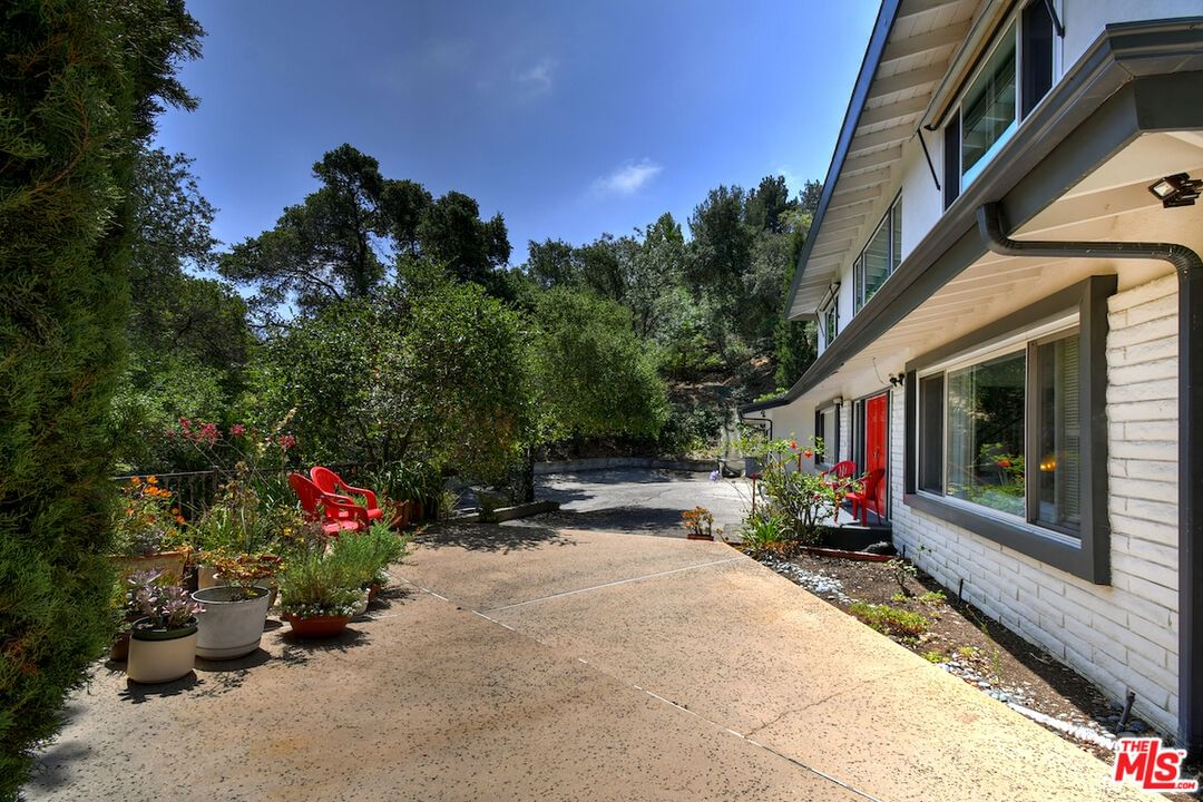 Briarvale Lane photo 3