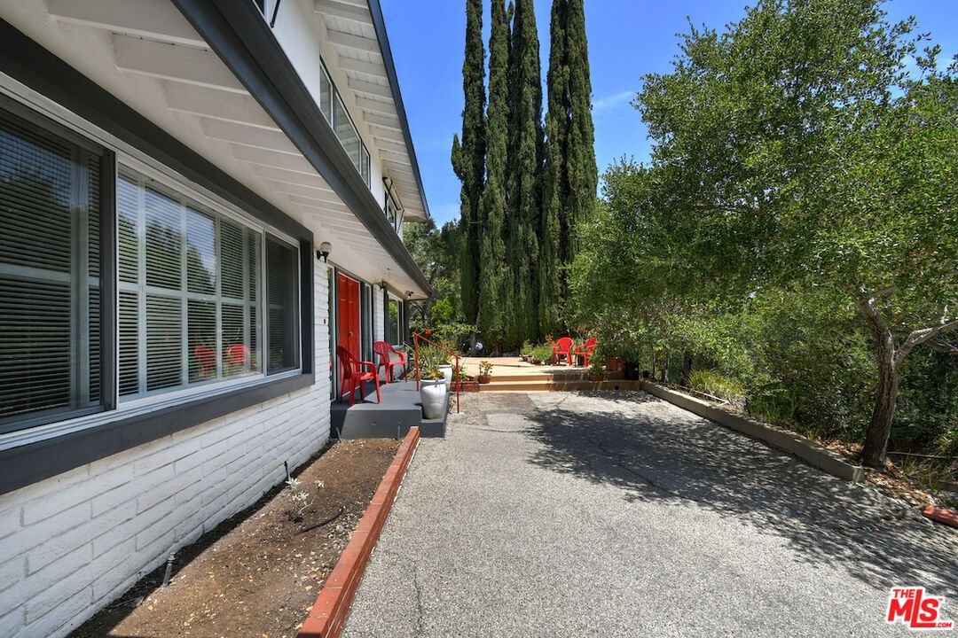 Briarvale Lane photo 4